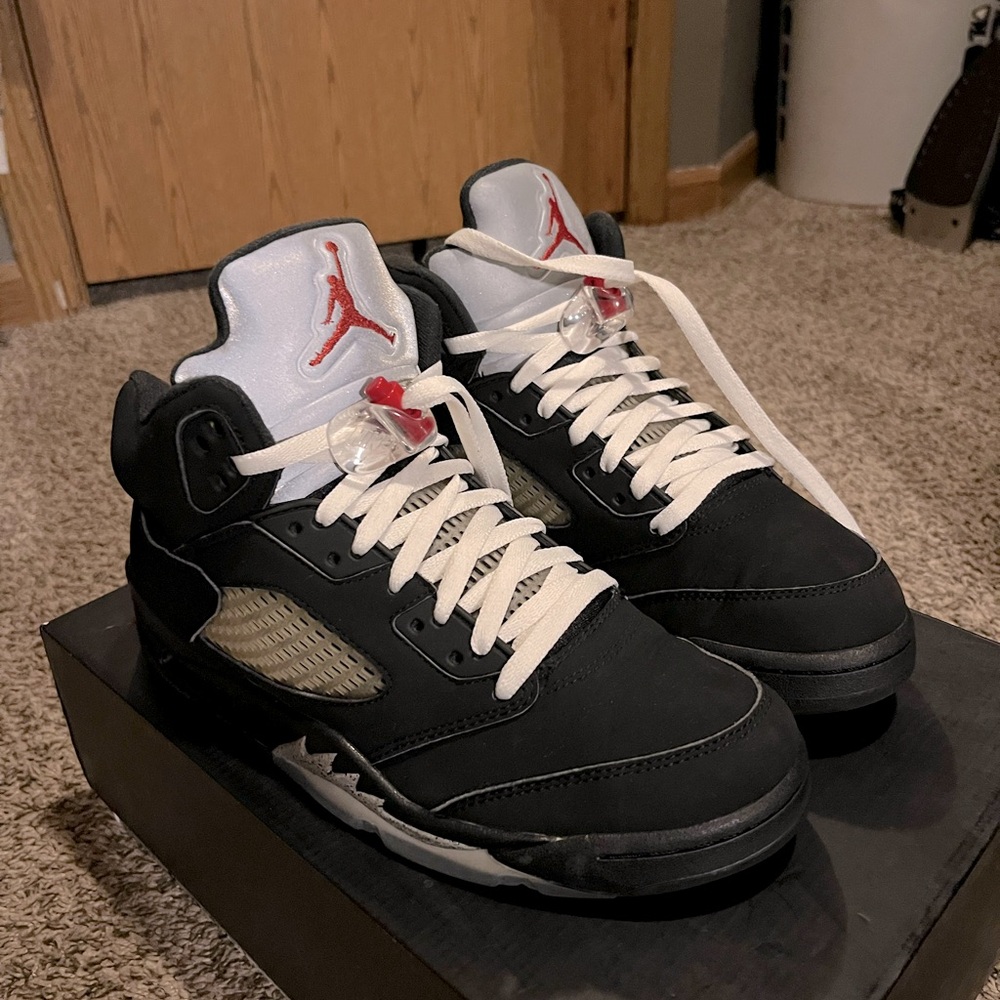 Jordan 5 (Black Metallic) 2016